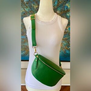 CUIR VERITABLE - LIKE NEW Leather Kelly Green Sling Crossbody Bag 10.25"W, 6.5"T